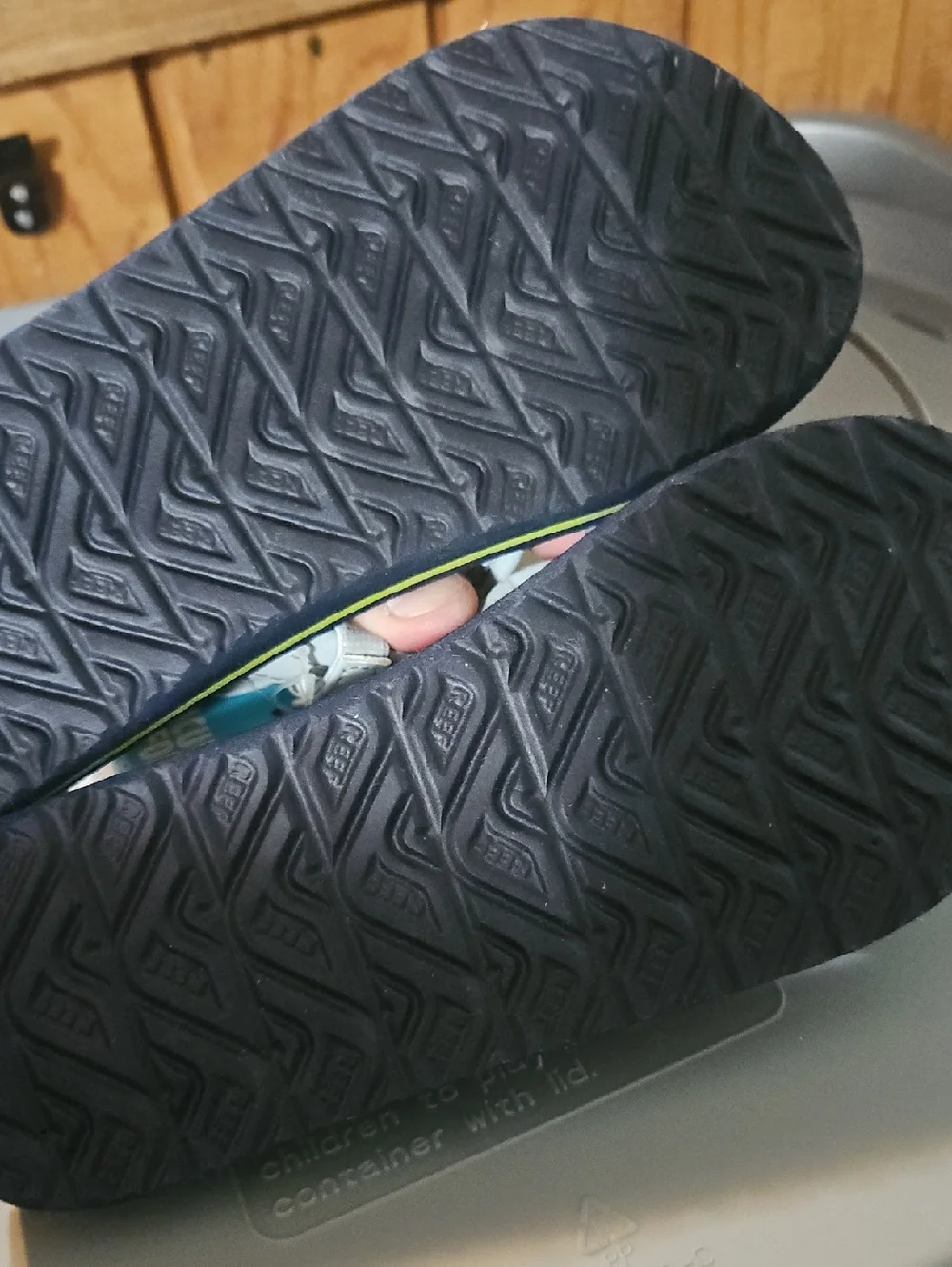 Reef Toddler Ahi Dino Flip Flop: NEW WITH TAGS: SIZE 12
